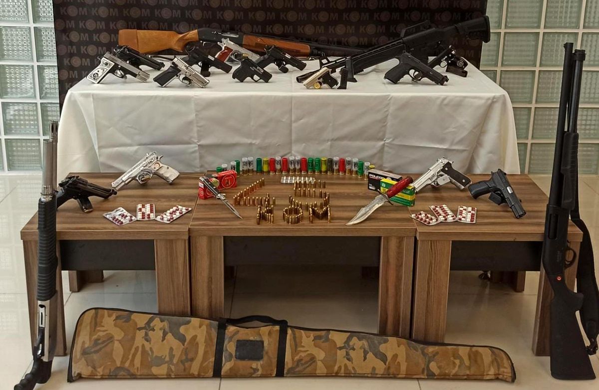 Manisa merkezli 3 ilde silah tacirlerine operasyon: 27 gözaltı