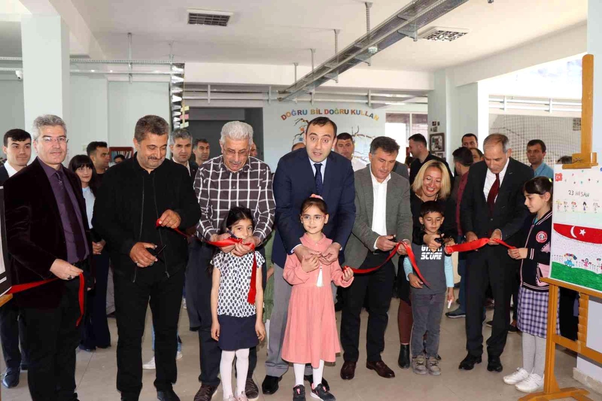 Mehmet Akif Ersoy İlkokulu\'ndan yıl sonu sergisi