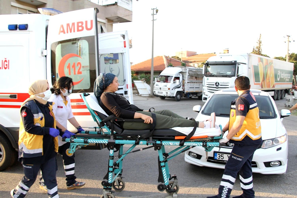 Otomobille çarpışan elektrikli bisiklet sürücüsü yaralandı