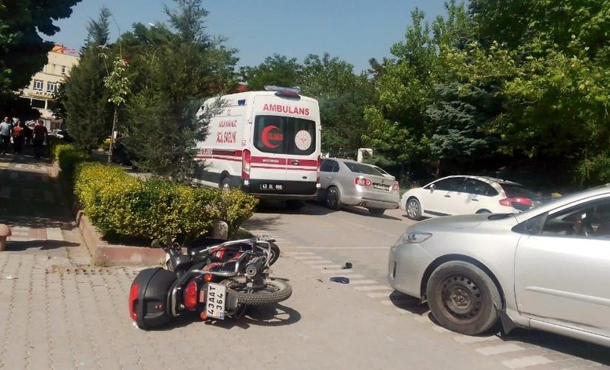 Tavşanlı\'da motosiklet ile otomobil çarpıştı: 1 yaralı