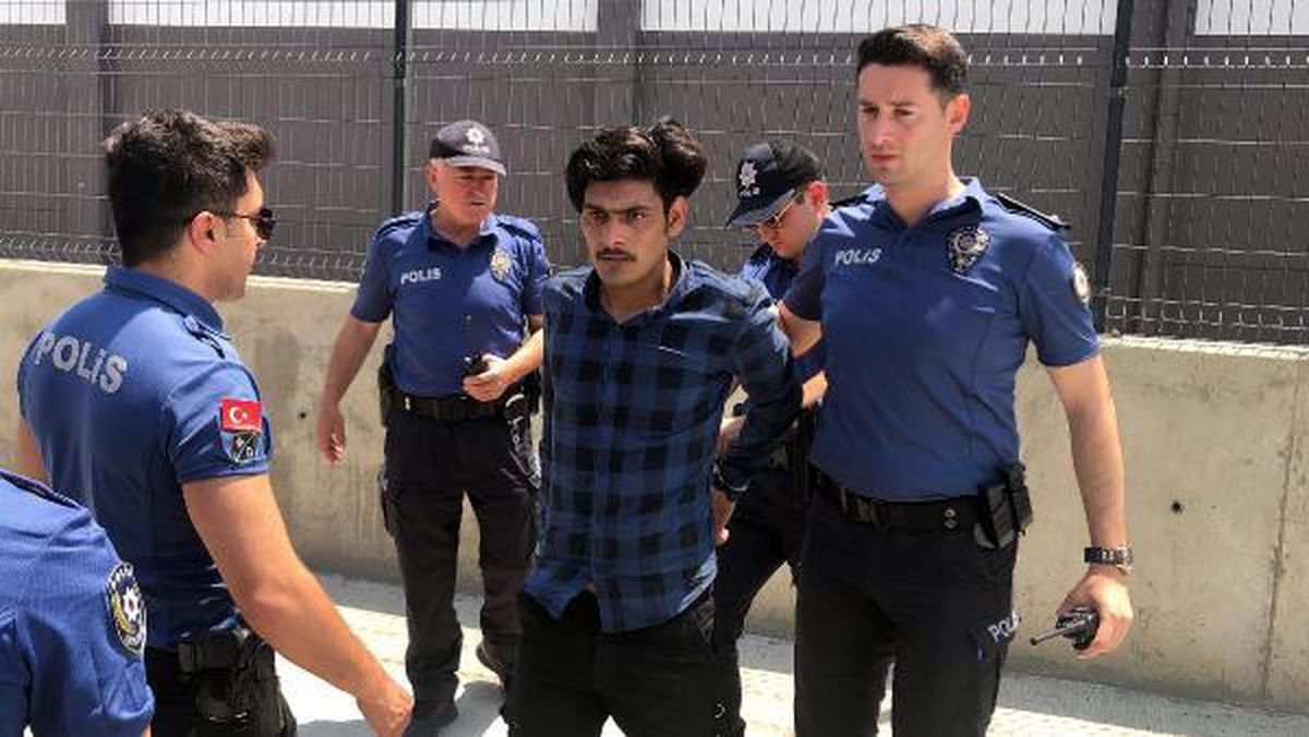 Tekirdağ'da, çantalarını atıp kaçan 5 Afgan kaçak göçmen yakalandı