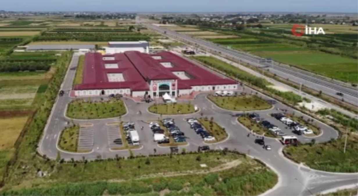 Türkiye\'nin Arnavutluk\'ta inşa ettiği hastanede 1 yılda 73 bin kişi şifa buldu