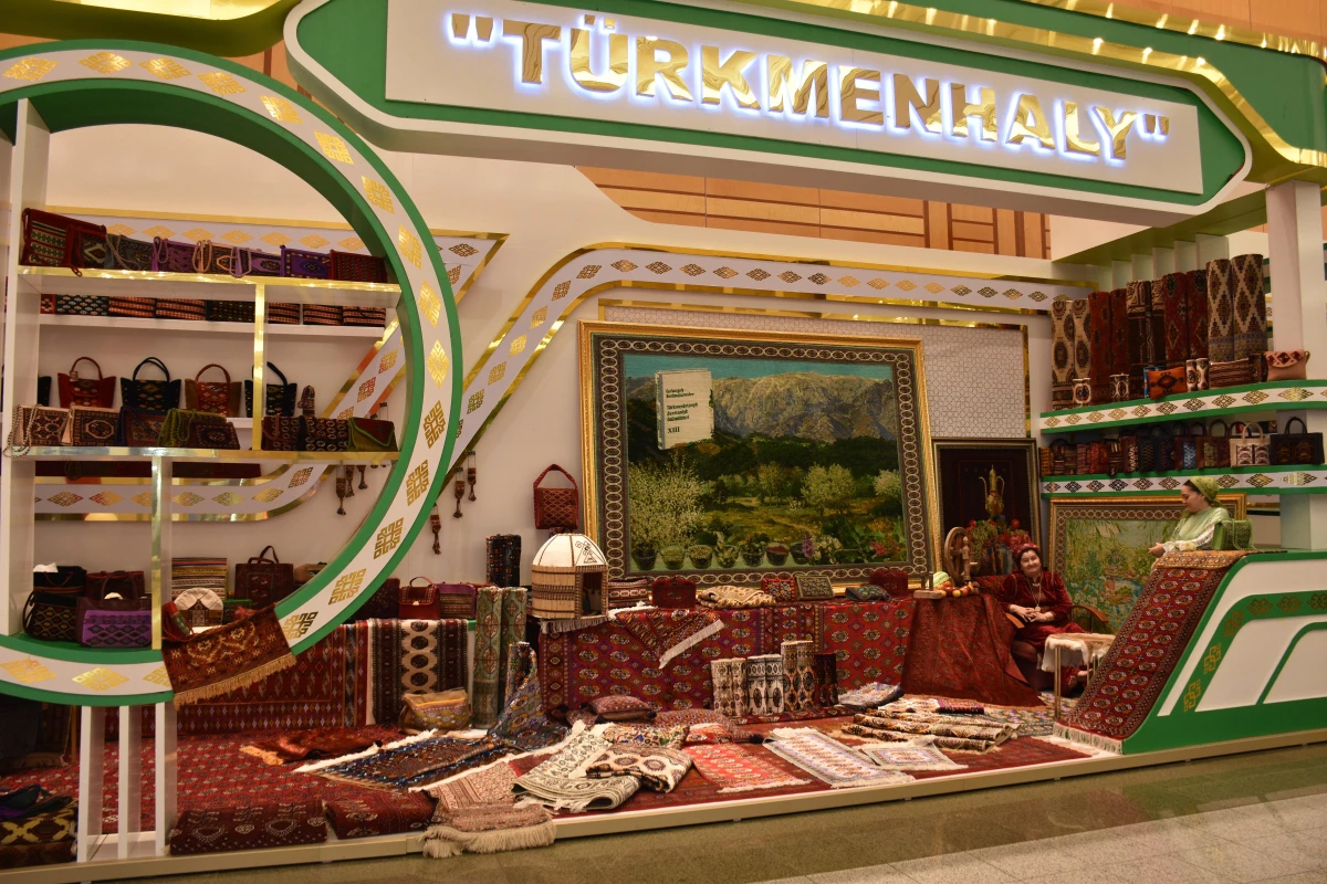 Türkmenistan\'da "Halı Bayramı" dolayısıyla fuar düzenlendi
