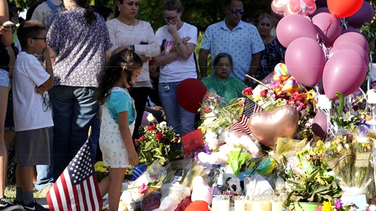 Washington Dc Sakinleri Uvalde Okul Saldırısı Kurbanlarını Andı