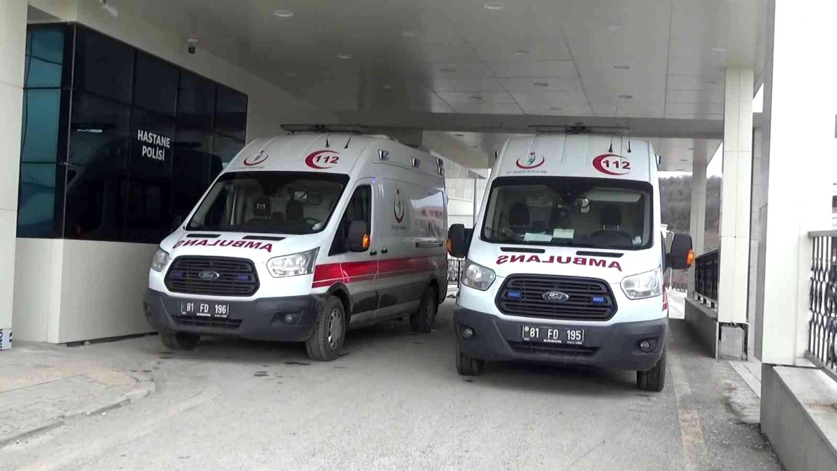 Yemekten sonra rahatsızlanan 3\'ü çocuk 4 kişi hastaneye kaldırıldı