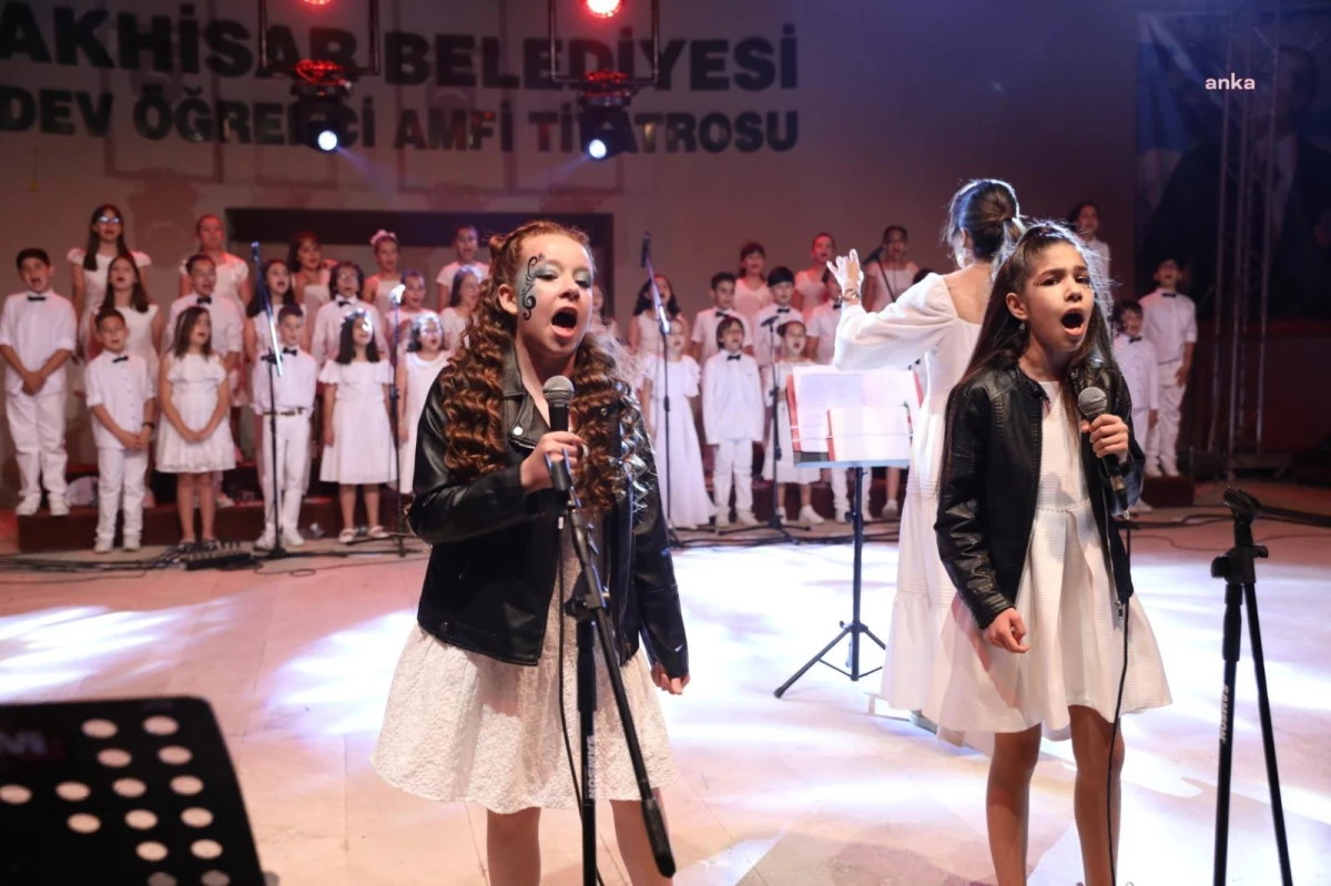 Akhisar Belediyesi Çocuk Korosu\'ndan Etkileyici Konser