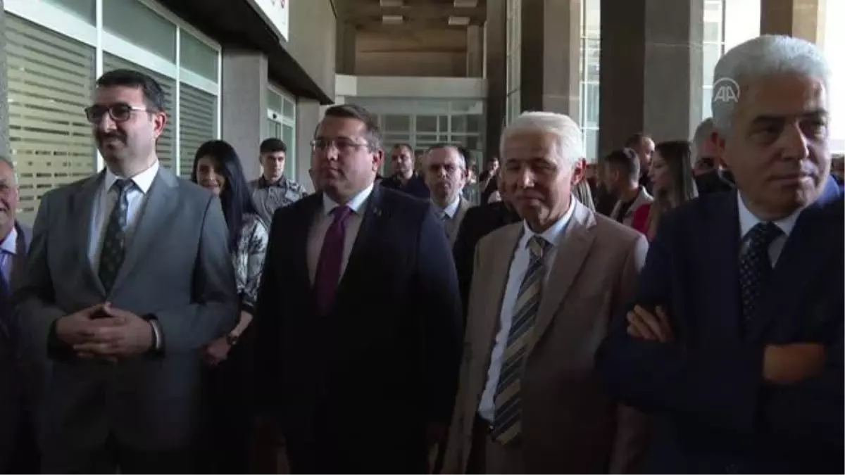 Ankara Adliyesinde görevli hakim ve savcıların yağlı boya eserleri sergilendi