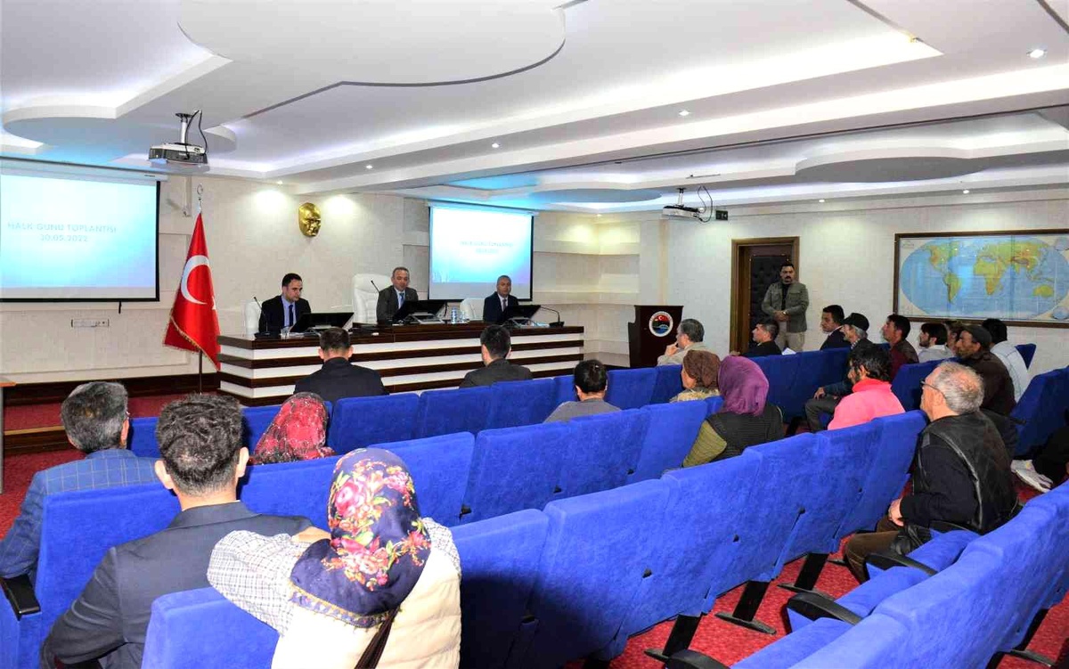 Ardahan Valisi Hüseyin Öner Halk Günü Toplantısı\'nda vatandaşları dinledi