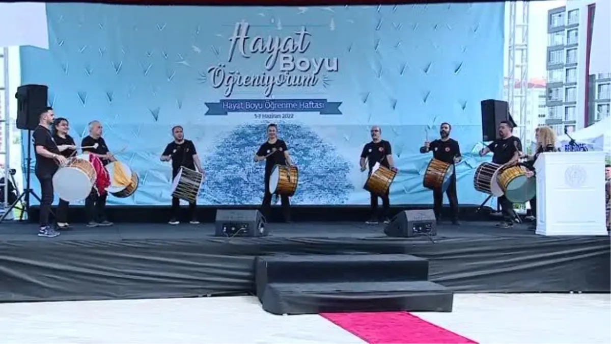 Bakan Özer: 'Geçen sene vatandaşlarımıza sunulan kurslardan yararlanan kursiyer sayısı yaklaşık 5 milyondu'