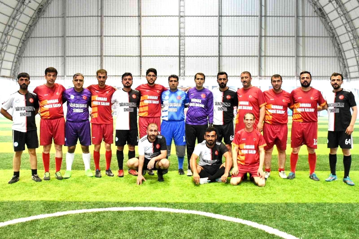 Bingöl\'de sağlıkçılar futbol turnuvası ile moral buluyor
