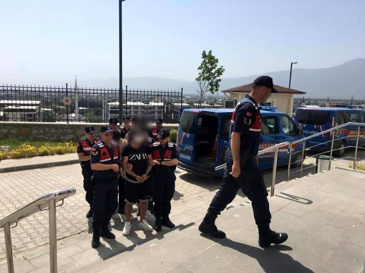 Bursa\'da bakır kablo yakan 4 şüpheli suçüstü yakalandı