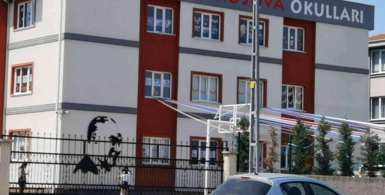 Bursa\'da okulun camından düşen öğrenci ağır yaralandı