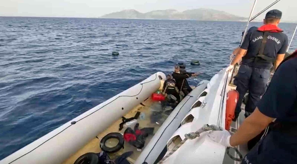 Datça\'da 29 düzensiz göçmen kurtarıldı