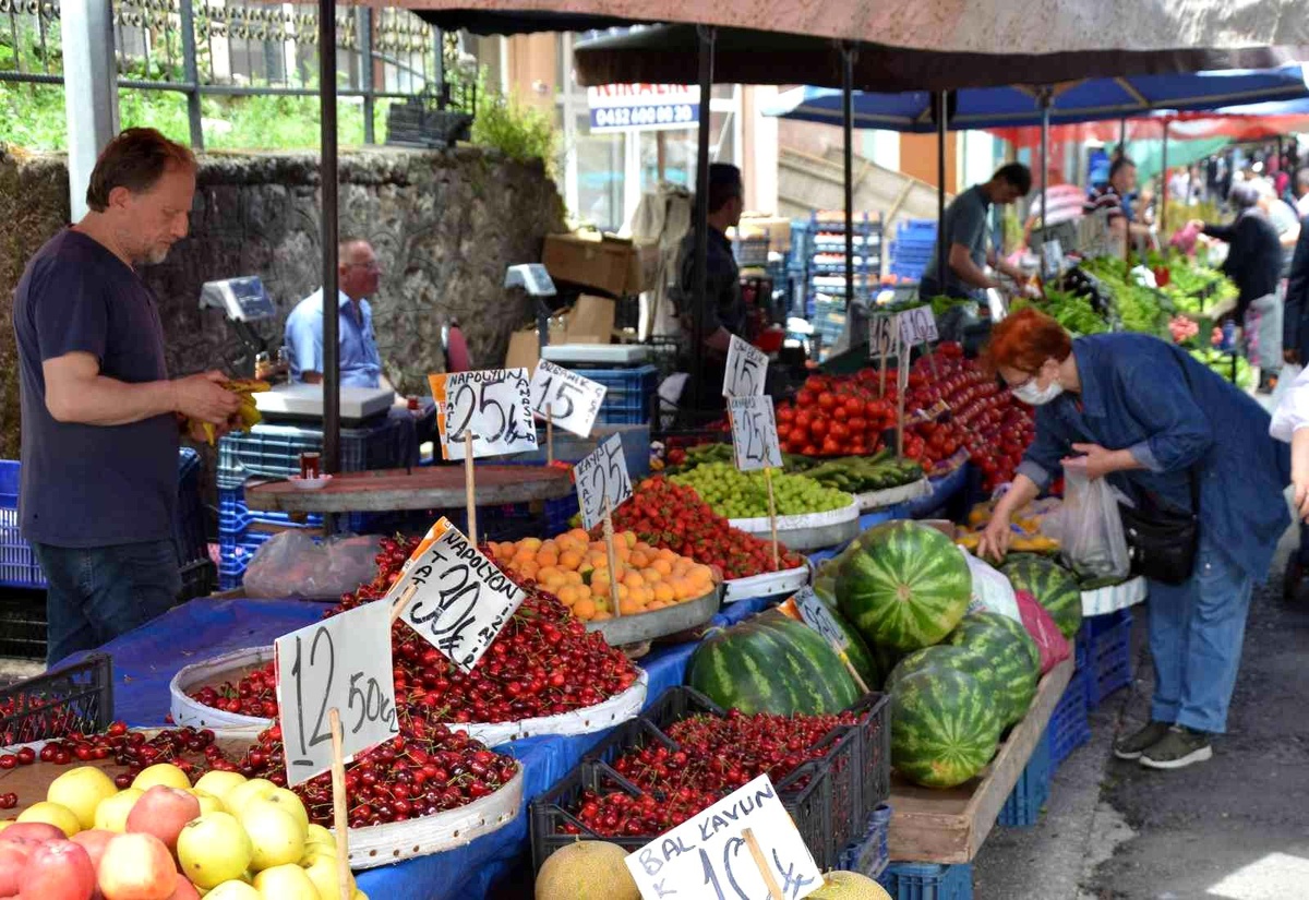 Düşen fiyatlar sonrası semt pazarları hareketlendi