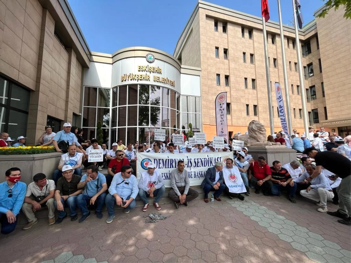 Maaşlarına yapılan yüzde 17\'lik zammı beğenmeyen Eskişehir Tramvay Hattı çalışanları protesto kararı aldı: Sakalımızı kesmeyeceğiz