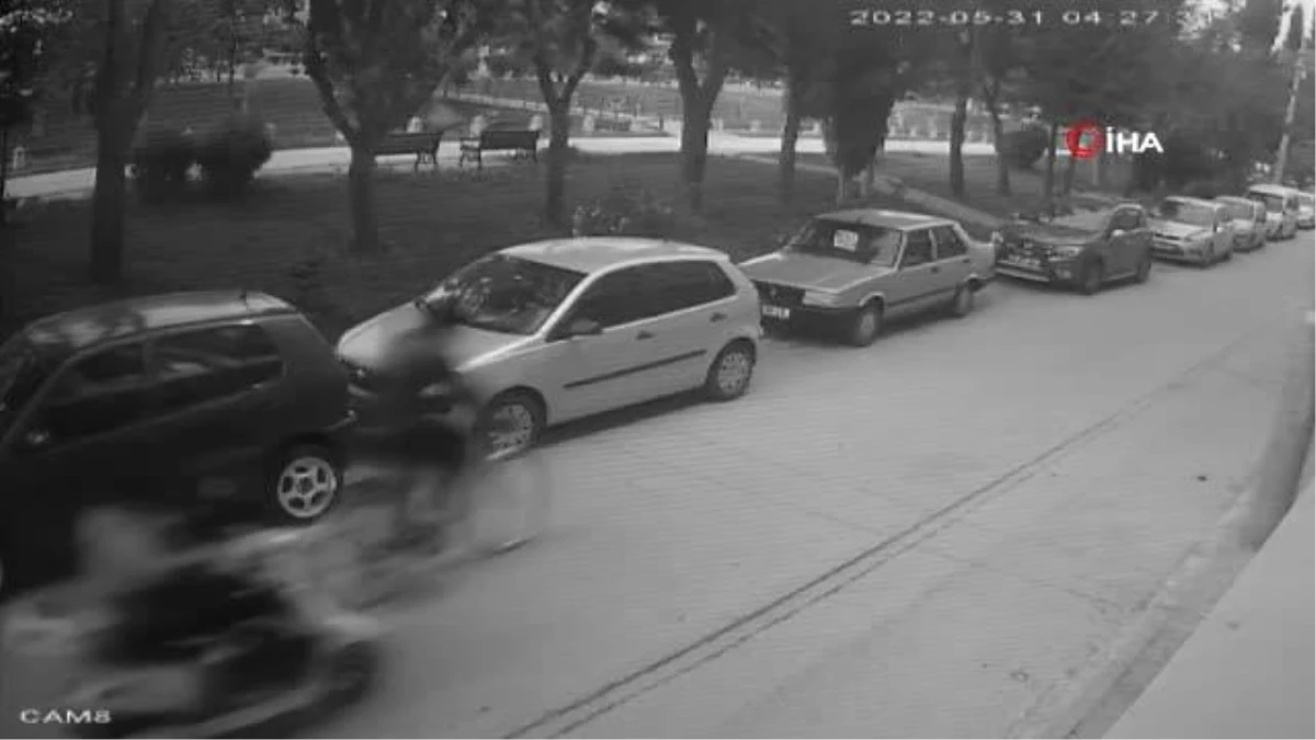 Hırsızların elektrikli bisiklet çalma anı güvenlik kameralarına yansıdı