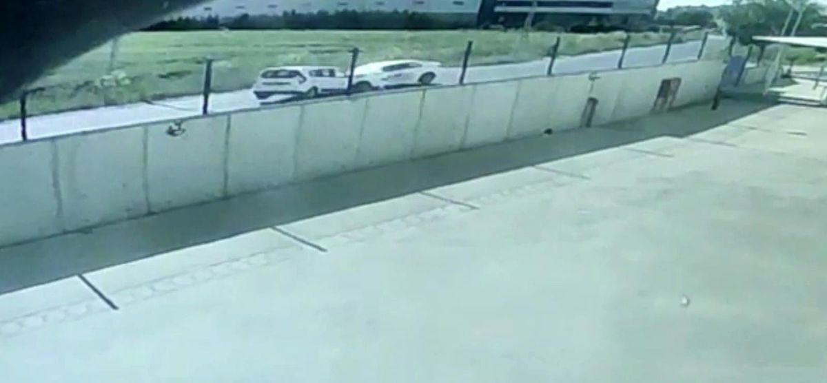 Silivri'de iki araç kafa kafaya böyle çarpıştı: 2 yaralı