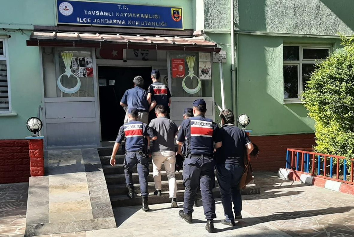 Kütahya merkezli FETÖ operasyonunda 9 şüpheli gözaltına alındı