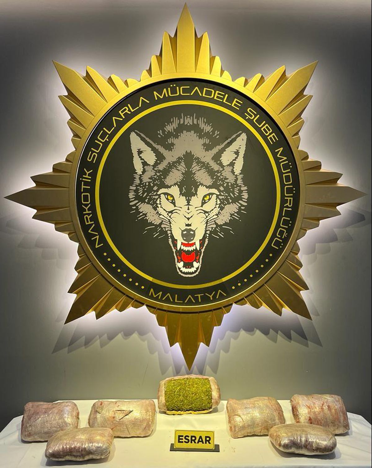 Malatya'da çocuk bezi ve ot çuvallarına gizlenmiş uyuşturucu ele geçirildi