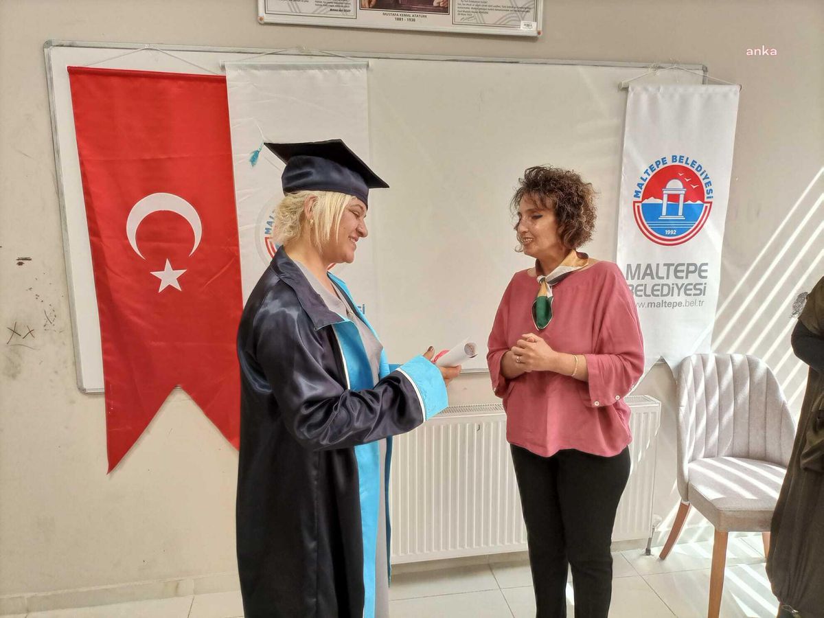 Maltepe Belediyesi\'nin Okuma-Yazma Kursları Mezun Vermeye Devam Ediyor