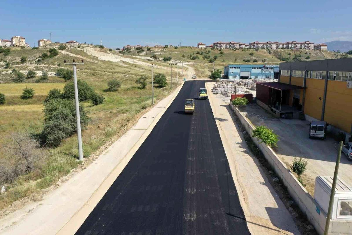 Merkezefendi\'de Yol Çalışmaları Aralıksız Devam Ediyor