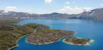 Nemrut Krater Gölü ve Kalderası ziyaretçi akınına uğruyor