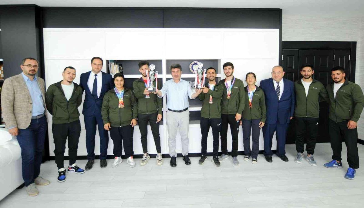 Rektör Karacoşkun\'dan başarılı sporculara tebrik