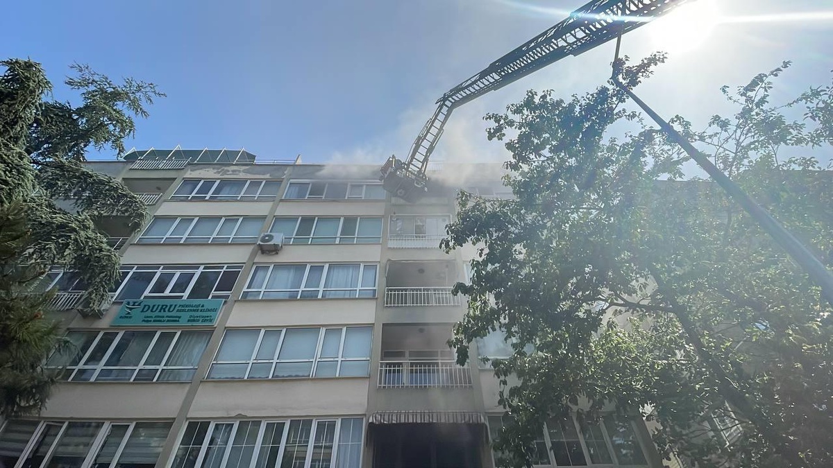 Samsun\'da iş yerinde çıkan yangında 4 kişi dumandan etkilendi