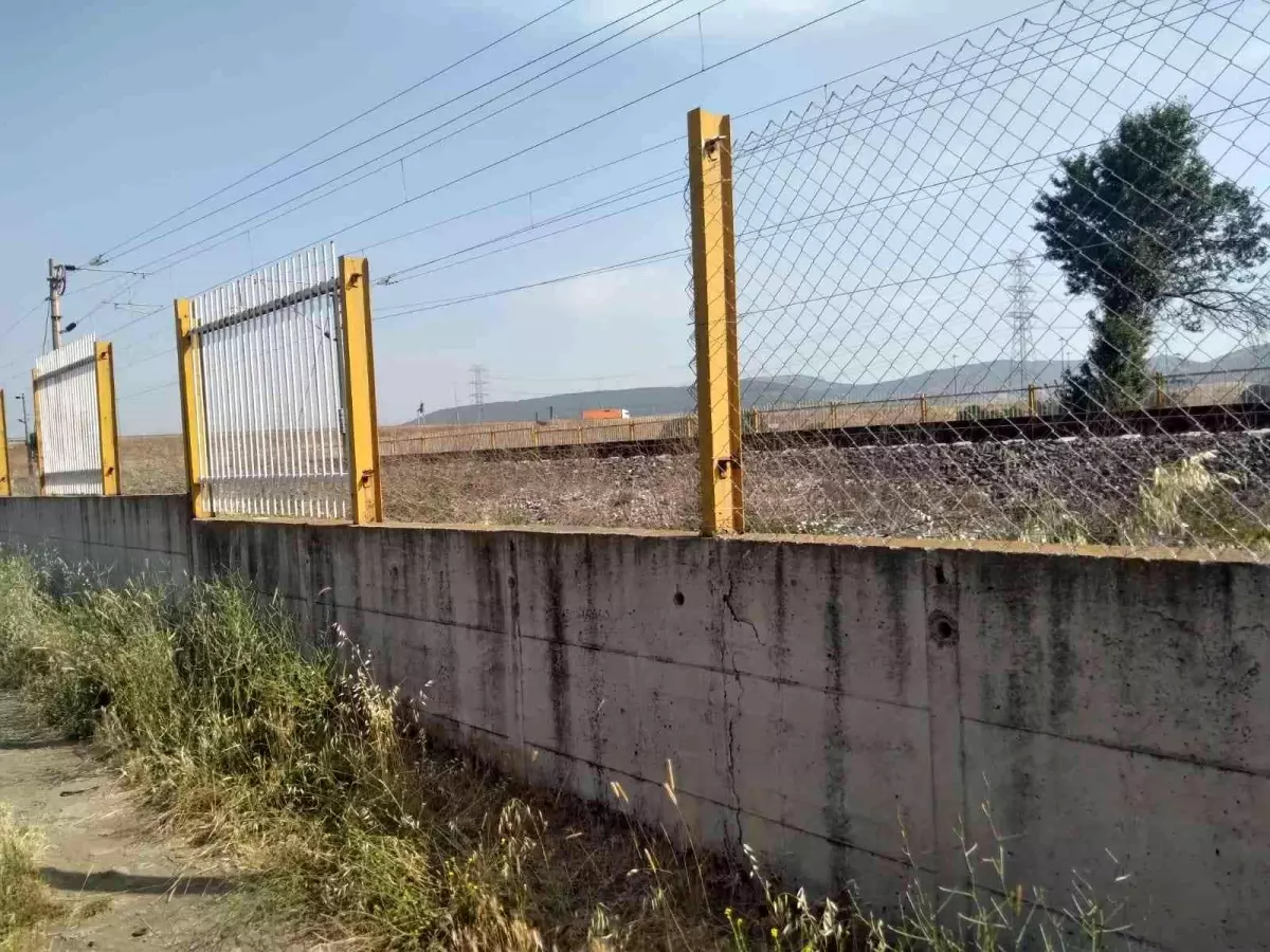 Tren yolu korkuluklarını çalan hırsızlar tutuklandı