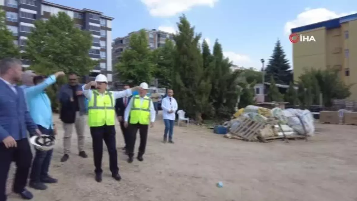 Vali Kızılkaya Bozüyük'teki sağlık merkezinin inşaatında incelemede bulundu