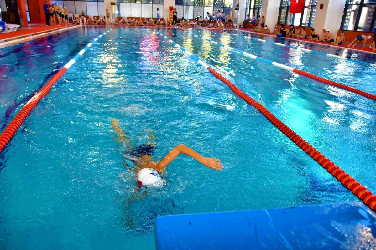 Aliağa Gençlik Merkezinde yaz dönemi yüzme kursları başlıyor