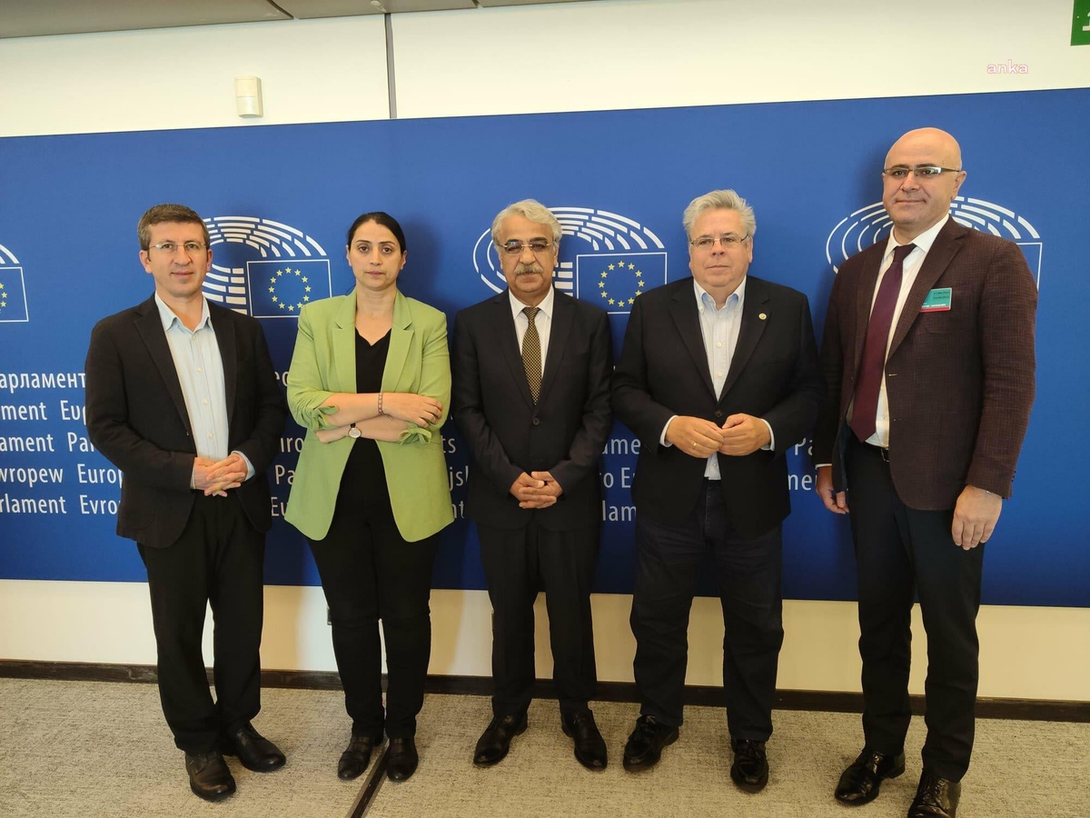AP Raportörü Amor: "Hdp\'ye Yönelik Siyasi Yasak, Türkiye Demokrasisi İçin Telafi Edilemez Bir Darbe Olur"