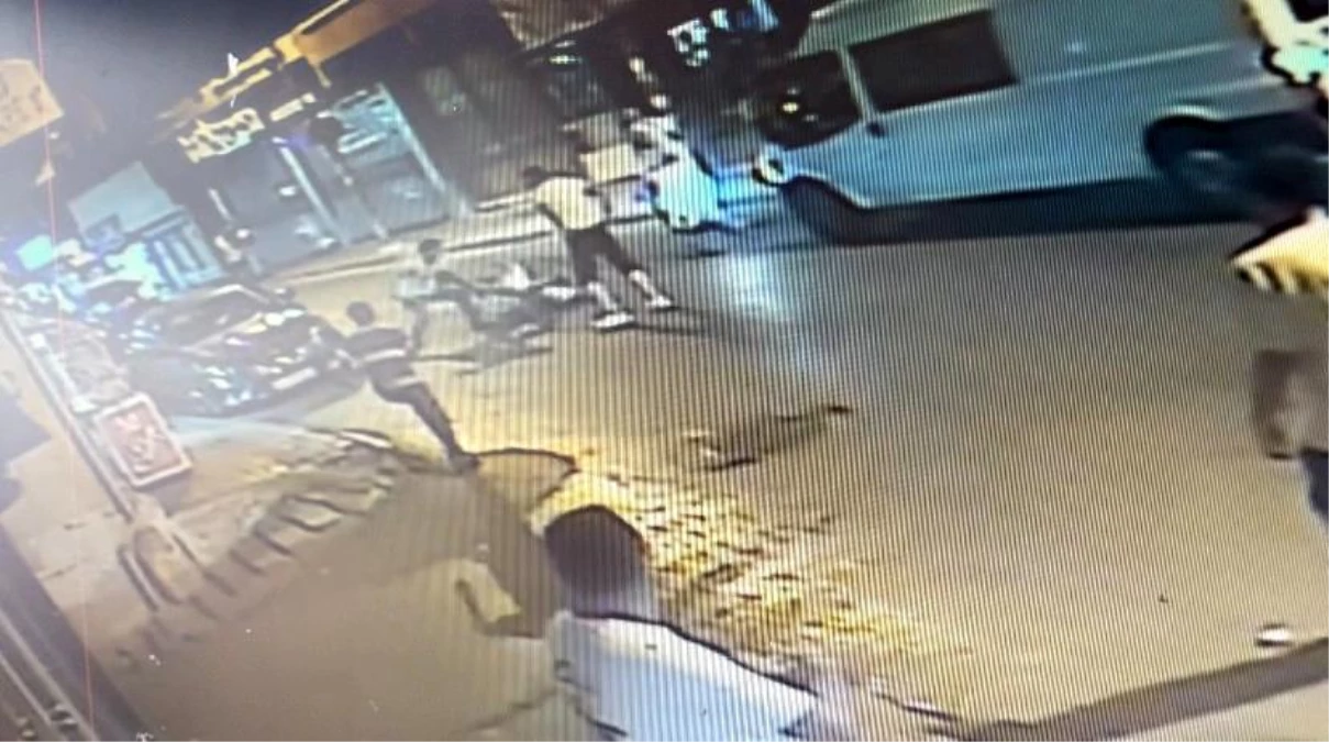 Ataşehir\'de dükkana silahlı saldırı kamerada