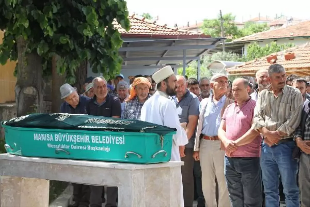 Ateşe verdiği evde oğluyla birlikte ölen baba toprağa verildi