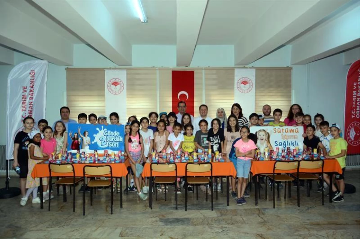 Aydın\'da öğrencilere süt dağıtıldı, sütün faydaları anlatıldı
