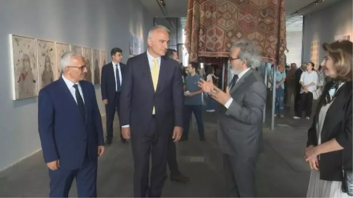 Bakan Ersoy Ayağımdaki Diken sergisine katıldı