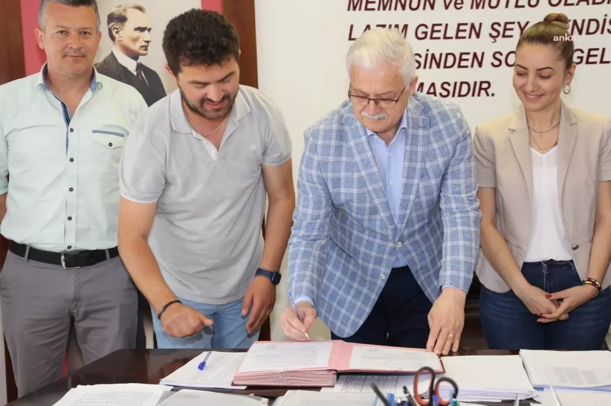 Burhaniye Belediyesi Memurlarına Yemek Yardımı Sözleşmesini İmzaladı