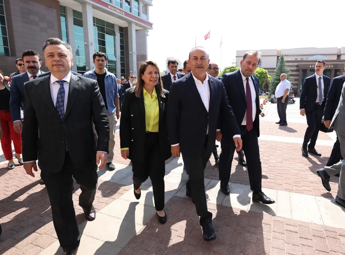 Bakan Çavuşoğlu, 'Girişimci ve İnsani Dış Politika' Öğrenci Buluşması'na katıldı