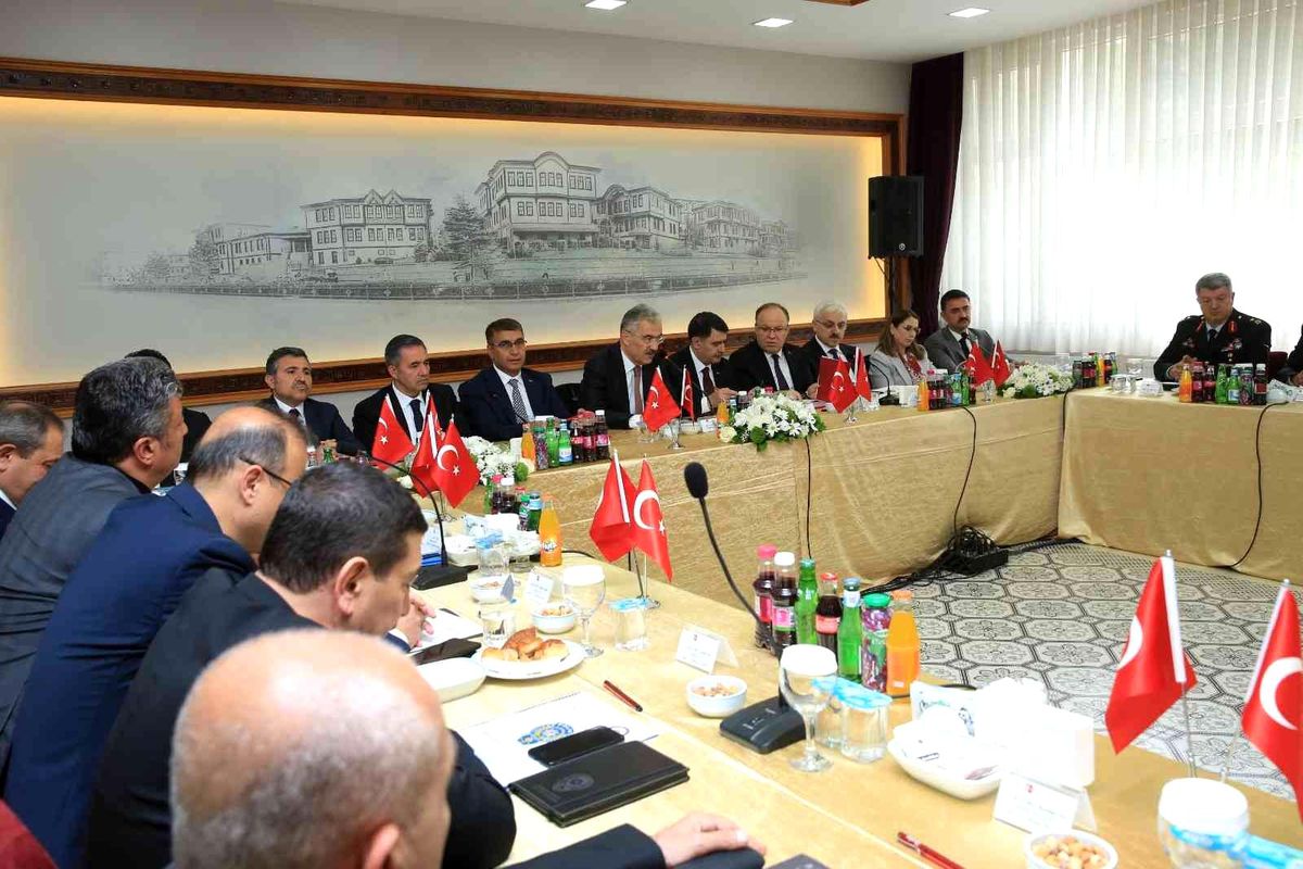 Düzensiz göçle mücadele toplantısı yapıldı