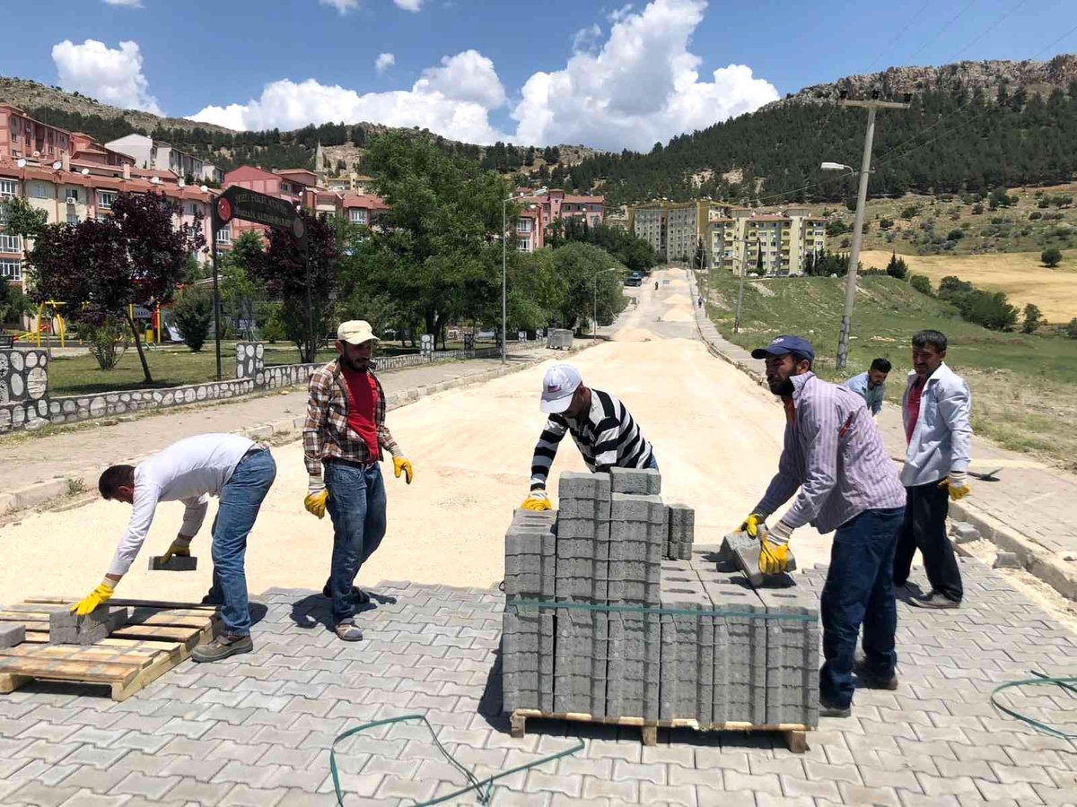 Esentepe TOKİ\'de kilitli parke çalışması