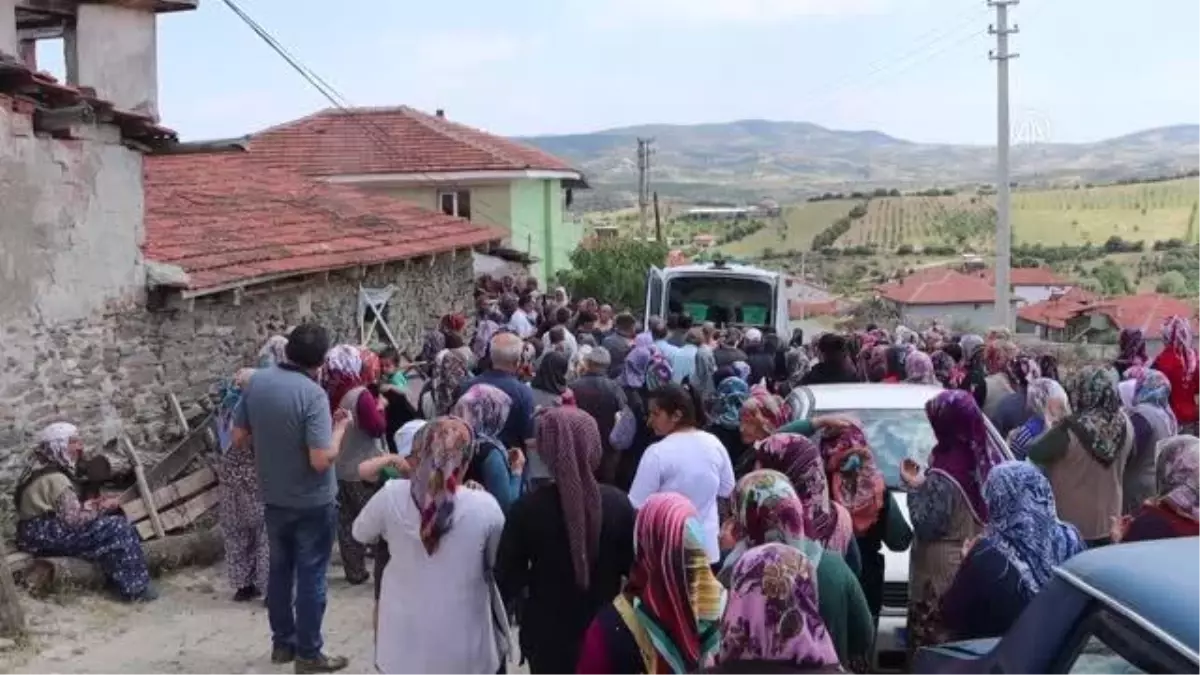 Evde çıkan yangında ölen baba defnedildi