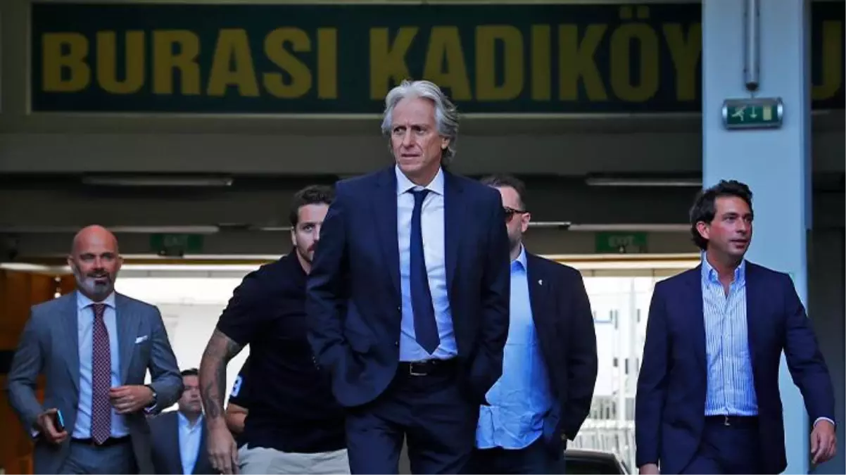 Taraftar Ali Koç\'u yere göğe sığdıramadı! Fenerbahçe\'nin Jorge Jesus\'a vereceği maaş gündem oldu!