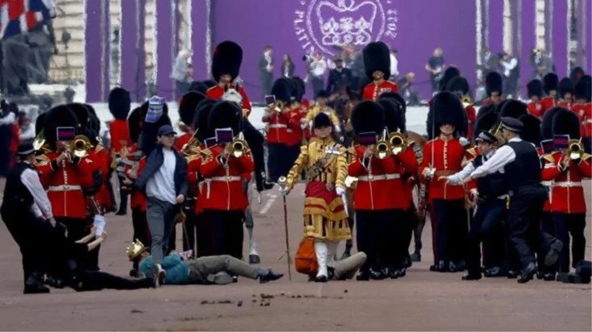 Kraliçe Elizabeth\'in tahta çıkışının 70. yılı kutlamalarına protestocular damga vurdu