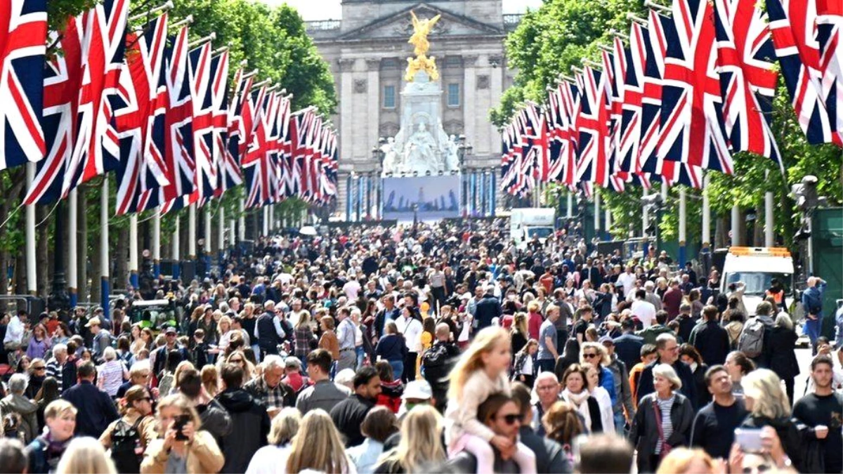 İngiltere\'de Platin Jübile heyecanı: Kraliçe 2. Elizabeth\'in tahttaki 70. yılı 4 gün boyunca birçok etkinlikle kutlanacak