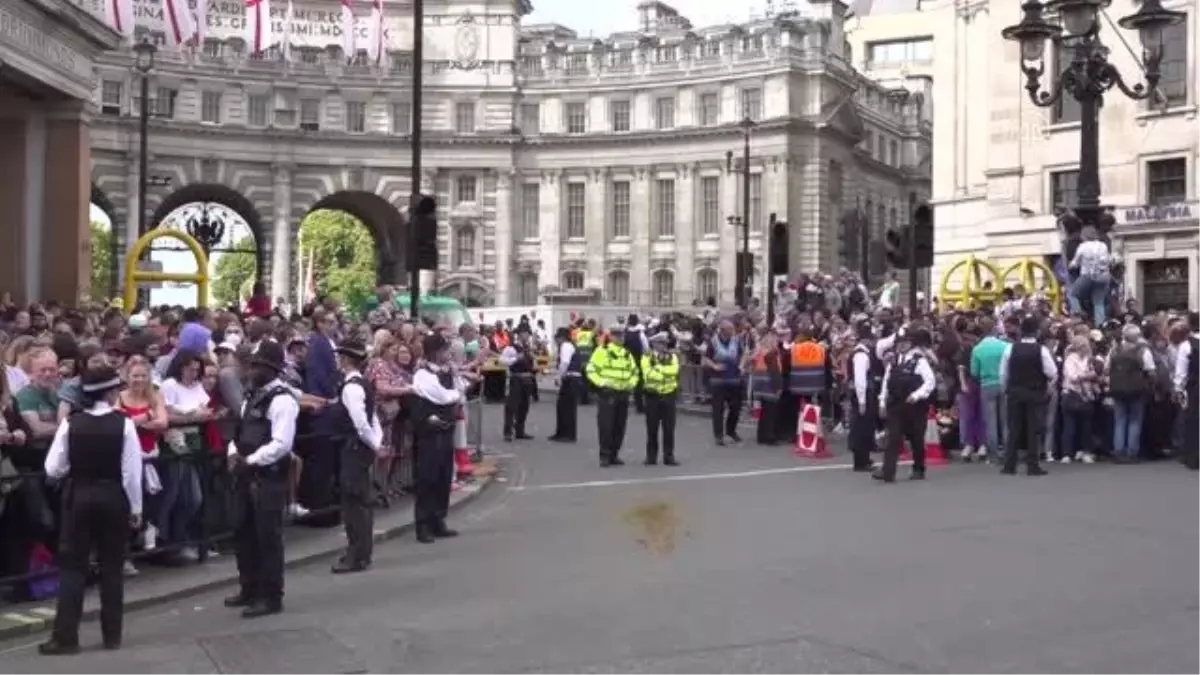 İngiltere Kraliçesi 2. Elizabeth'in tahta geçişinin 70. yılı kutlanıyor