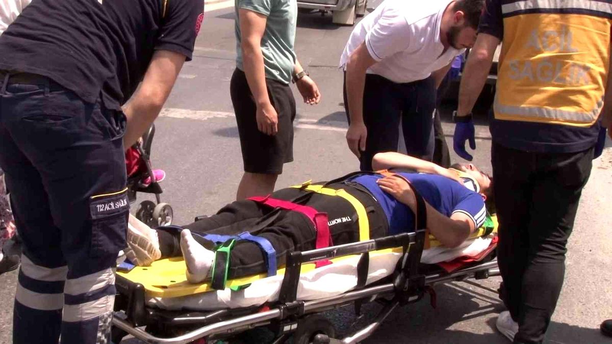 Kırmızı ışıkta aniden durunca kaza yaptı: Motosikletli ağır yaralandı