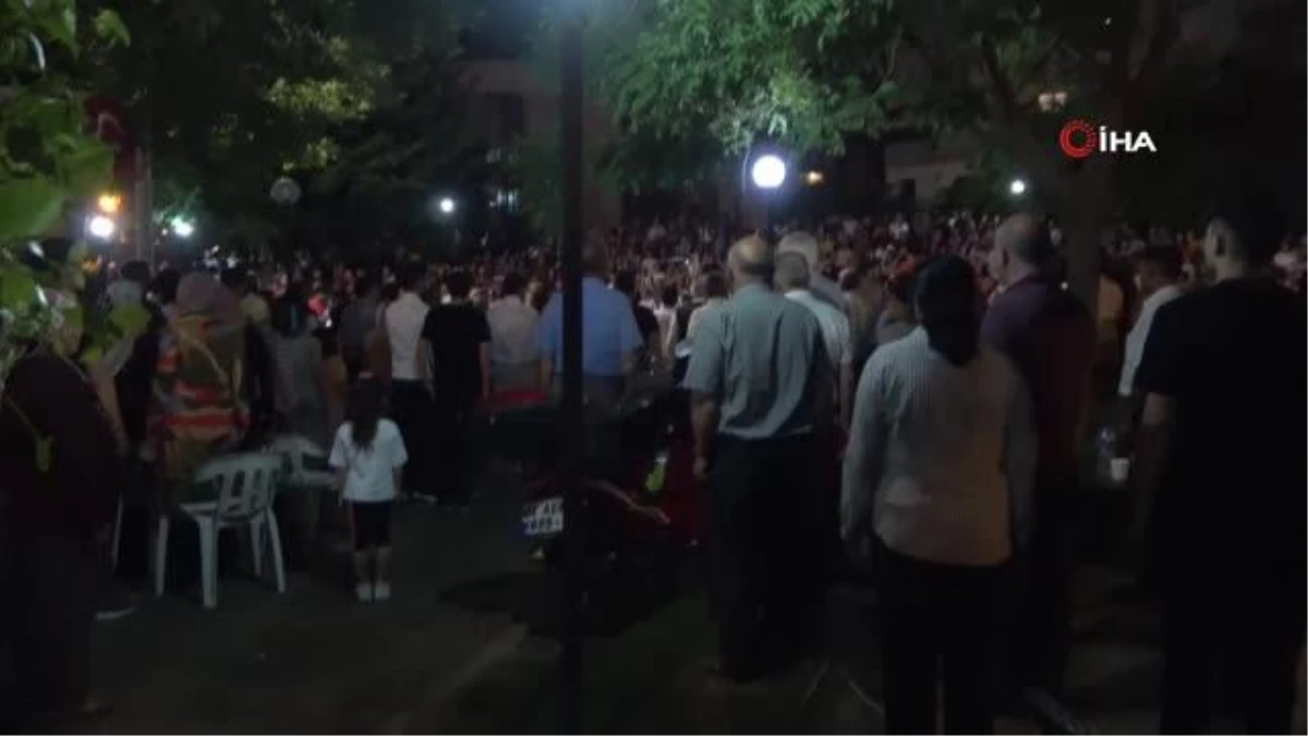 Kozan belediye başkanı at sırtında Kozan halkını selamladı
