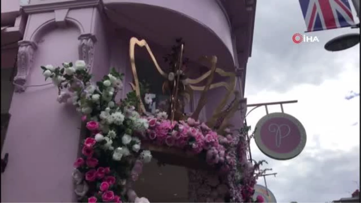 Kraliçe II. Elizabeth için Londra sokakları çiçeklerle donatıldı