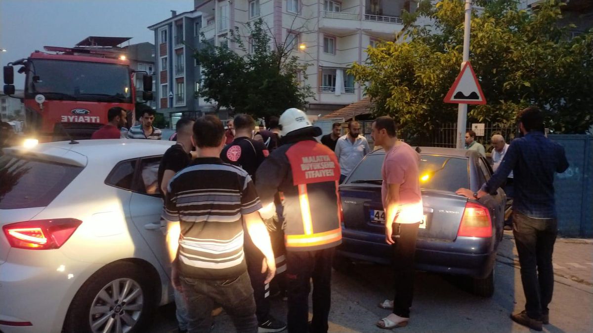 Malatya'da iki otomobilin çarpıştığı kazada 2 kişi yaralandı