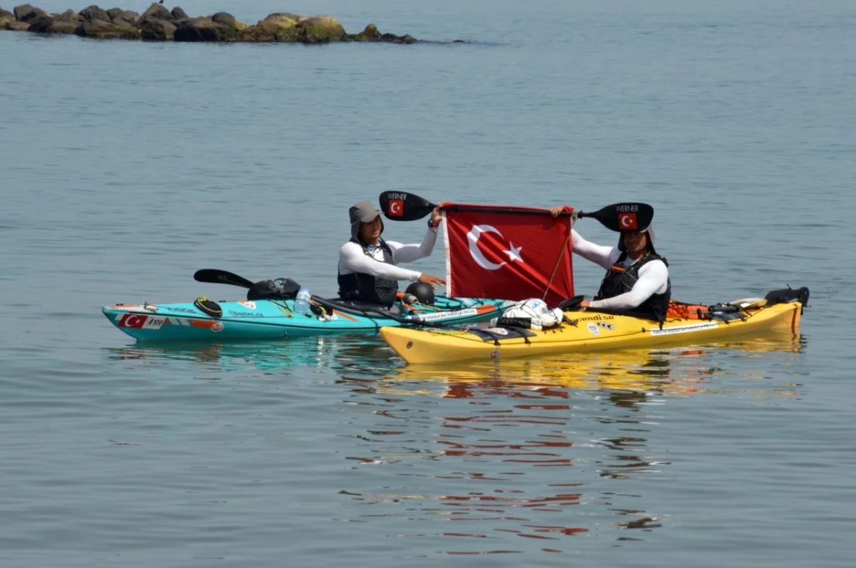 "Milli Mücadele Yolu"nu kanoyla geçen sporcular Sakarya\'da mola verdi